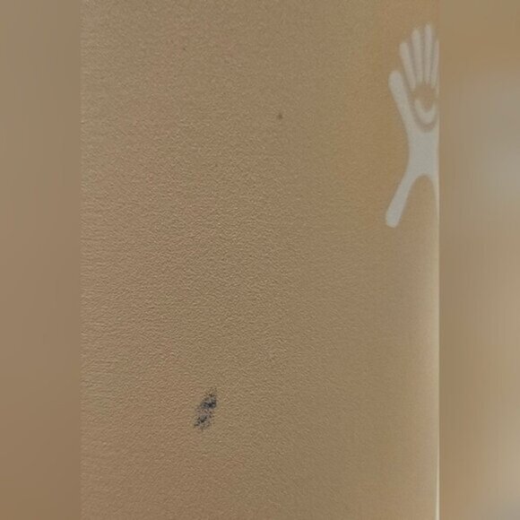 Tan Hydroflask | 32oz - Picture 3 of 6